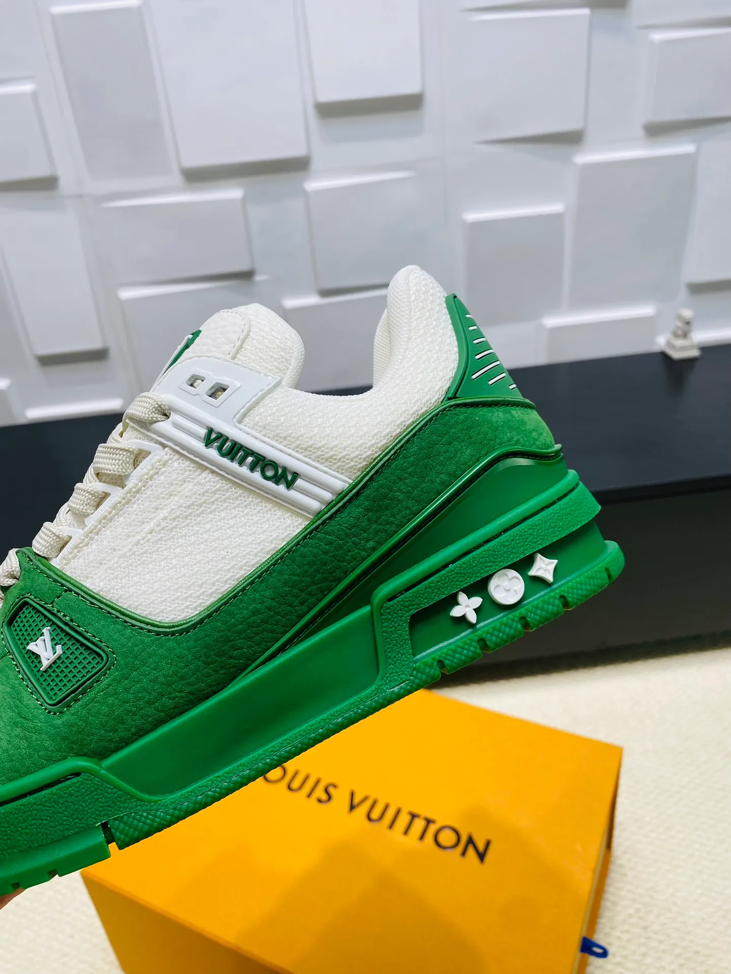 👟👟Ex-factory price 800👟👟 💰💰💰 Hot style 🆕🆕🆕𝙇𝙑 LV Louis Vuitton L House Donkey Brand Trainer Series Couple Style Casual Sports Shoes Skateboard Shoes Original Purchase Development Production Production This pair of LV Trainer sneakers are made of a blend of technical materials with waterproof properties. The meticulously crafted upper is notable for its many signature details, including Louis Vuitton and #54 in script, referencing the year 1854. Exquisite packaging at the delivery counter🛍📦 ▪️Fabrics: Original customized imported cowhide ▪️Inner lining: Original customized breathable mesh ▪️Outsole: Original open-molded non-slip TPU combination outsole ▪️Sole thickness: 3 cm ▪️Size: Women's 35-41 / Men's 38-46